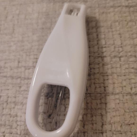 Boutique button and zipper aid / assistance tool 🔧 - Picture 6 of 6